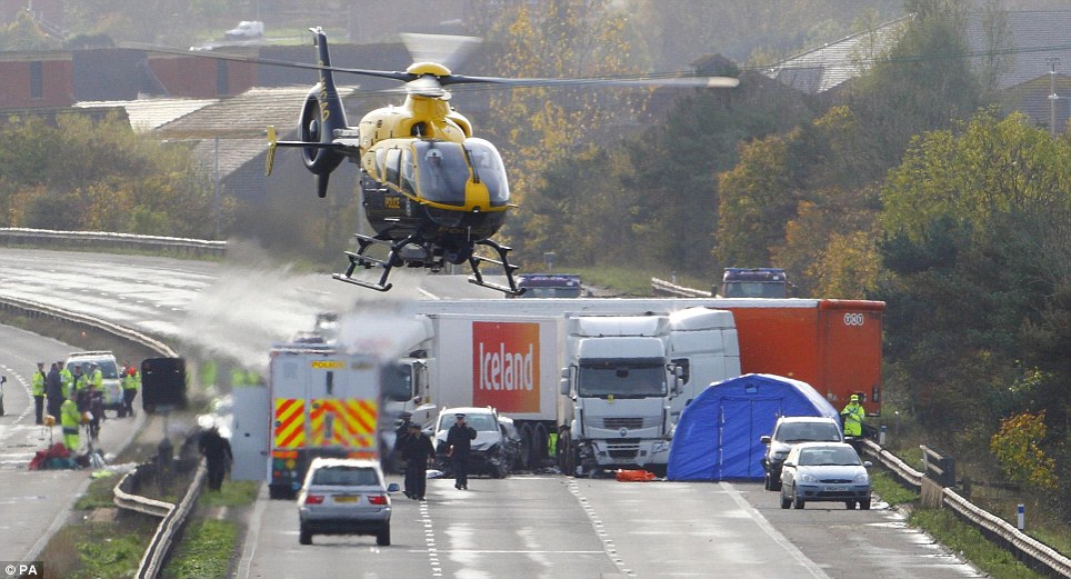بالصور // أنجلترا ما لا يقل عن سبعة قتلى و 51 جريحا في حادث مروع على طريق  M5 يوصف بأنه "أسوأ حادث من أي وقت مضى  Article-2057829-0EACFBA500000578-693_964x521