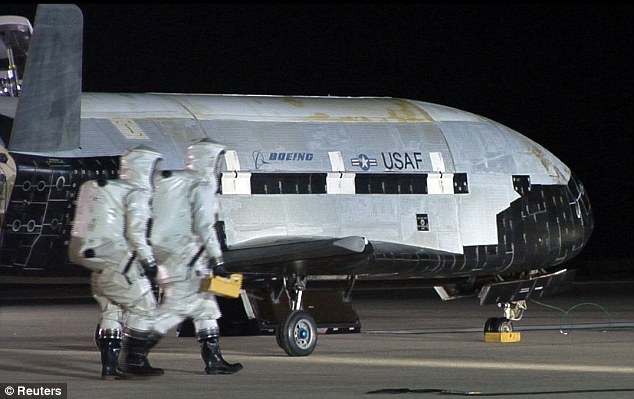 X-37B: la aeronave secreta estadounidense que lleva 1 año orbitando la Tierra, y nadie sabe lo que está haciendo Article-2069815-0F0CE2C100000578-336_634x399