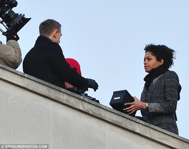 Bond is back: Daniel Craig is spotted filming scenes for upcoming film Skyfall on a London rooftop alongside Naomie Harris Article-0-0F10116A00000578-473_634x501