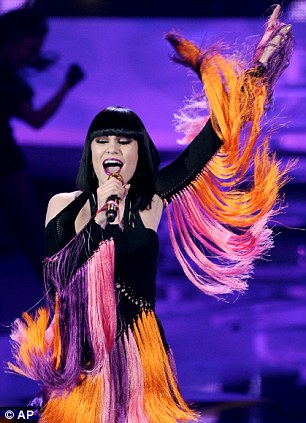 Jessie J en VH1 Divas. Article-2076033-0F38A26600000578-927_306x423