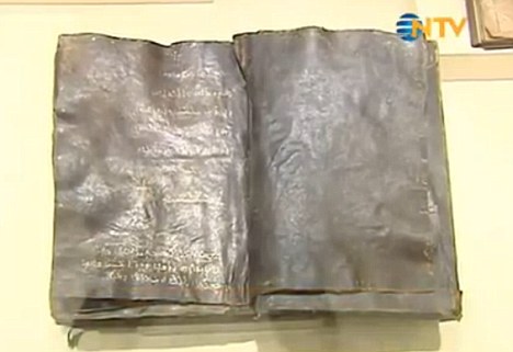 بالصور سر الكتاب المقدس  والذي تتنبأ بقدوم النبي محمد "اكتشفت في تركيا Article-2105714-11E5192E000005DC-836_468x321