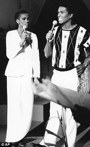 Jermaine Jackson e Whitney Houston foram amantes Article-2109885-11B08074000005DC-835_306x500