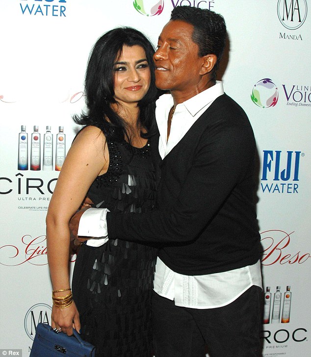 Jermaine Jackson e Whitney Houston foram amantes Article-2109885-11E0F6C9000005DC-15_634x728