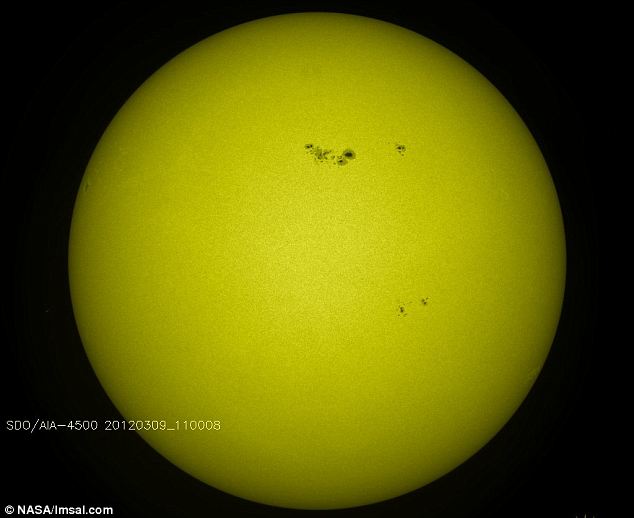  صور مذهلة للشمس خلال العواصف الشمسية هذا الأسبوع  images of the sun taken during this week's solar storms Article-2112521-1218880F000005DC-145_634x518