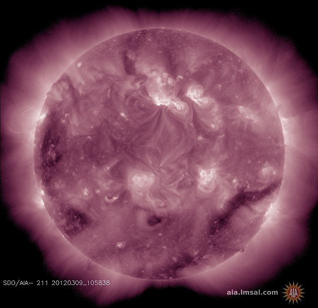  صور مذهلة للشمس خلال العواصف الشمسية هذا الأسبوع  images of the sun taken during this week's solar storms Article-2112521-12188CEB000005DC-509_634x615