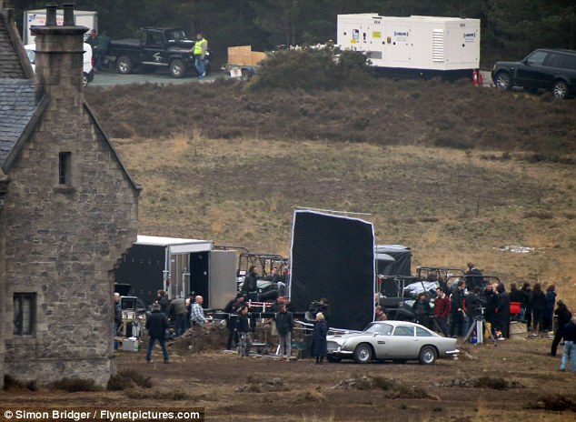 IMAGENES DE SKYFALL - Página 11 Article-0-12260C59000005DC-732_634x464