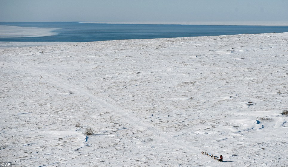 بالصور والفيديو  // رحلة ال 1000 ميل فى جليد سيبيريا صور رهيبه ورائعة Article-2114780-1227B932000005DC-673_964x560