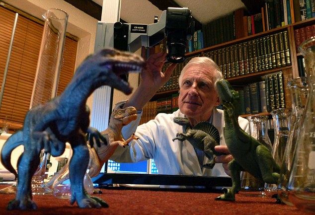 Dinosaurët duhet të kenë jetuar edhe në ujë !!! Article-2124420-1272D758000005DC-945_634x433