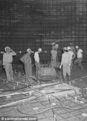 "ملجأ يوم القيامة" للمليونيرات يتم بناؤه تحت مرج في كنساس !! The 'Doomsday shelter' being built below Kansas prairie for millionaires Article-0-12887D0D000005DC-652_306x423