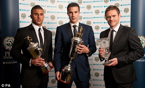 Van Persie wins PFA award Article-2133540-12B82A25000005DC-382_468x286