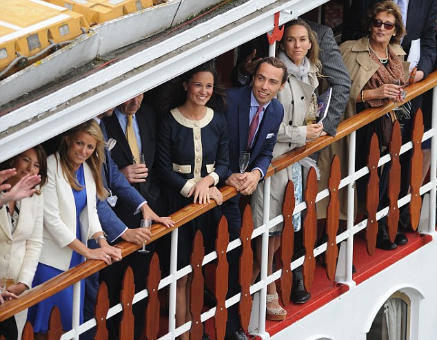 PIPPA MIDDLETON - Página 8 Article-0-136E644B000005DC-462_634x494