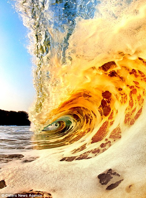 Beautiful Pictures Of Waves Article-0-13713A8F000005DC-389_470x636