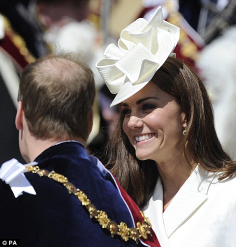 Mariage du prince William et Kate Middleton - Page 17 Article-2161129-13AB68A3000005DC-878_472x494