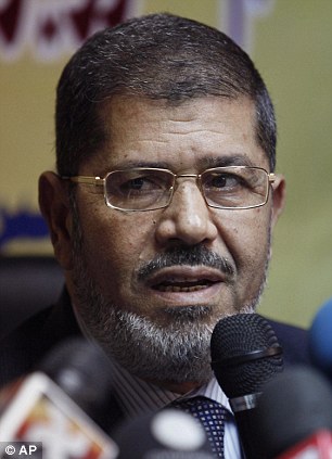  بالصور // محمد مرسى رئيسآ رسميآ لجمهورية مصرالعربية // فقط من امواج Article-2163978-13C2E2ED000005DC-545_306x423