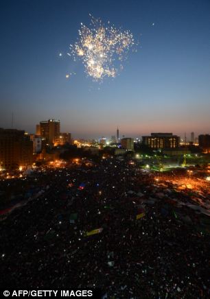  بالصور // محمد مرسى رئيسآ رسميآ لجمهورية مصرالعربية // فقط من امواج Article-2163978-13C432EC000005DC-477_306x436