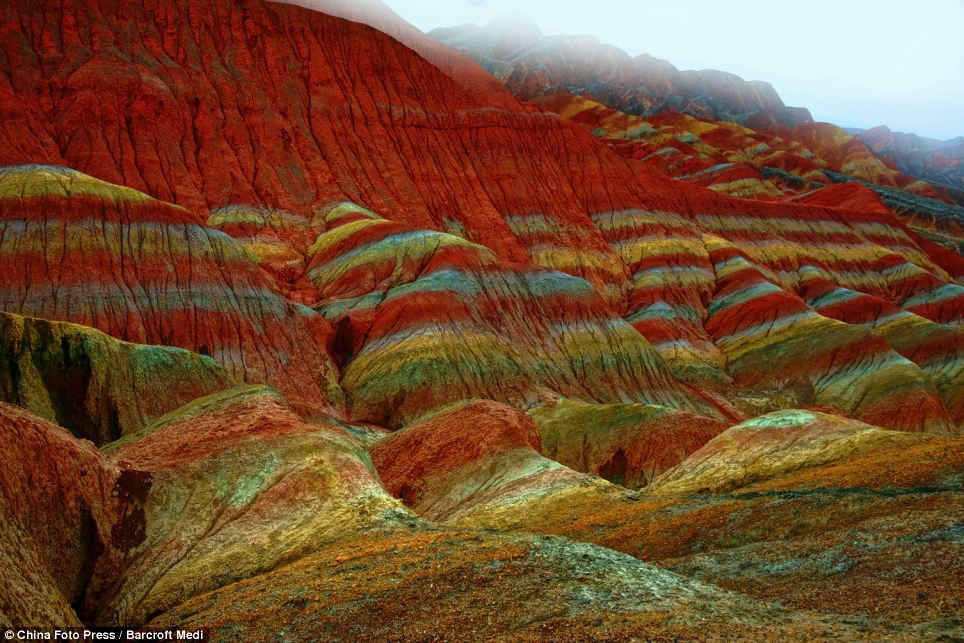 SoubhanALLAH Les montagnes aux multiples couleurs Article-2174115-1412B048000005DC-529_964x643