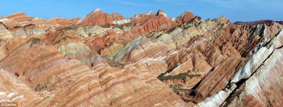 SoubhanALLAH Les montagnes aux multiples couleurs Article-2174115-1412B14D000005DC-265_964x366