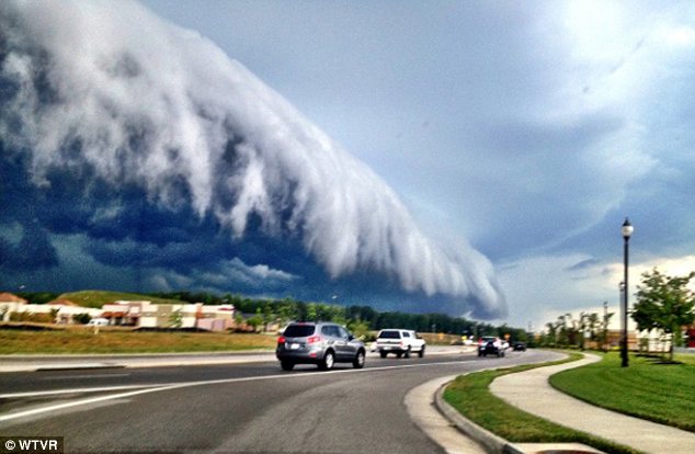 Inquietanti nuvole Tsunami si addensano nei cieli della VIrginia Article-2174527-141675F9000005DC-33_634x414