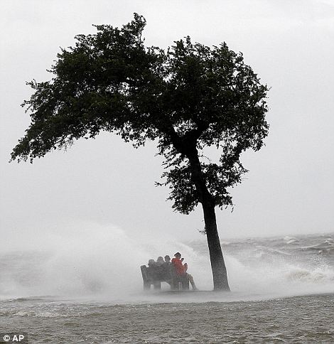 53.000 personas reciben la orden de evacuar Louisiana ante la llegada de “ISAAC” Article-2193403-14BA7543000005DC-892_470x484