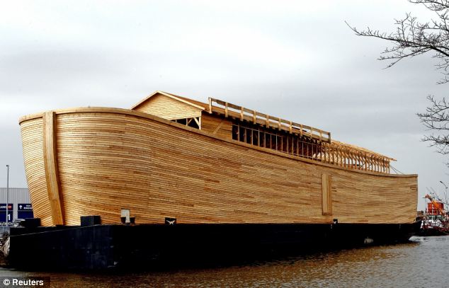 مليونير هولندي يعيد بناء سفينة نوح بأبعادها الحقيقية.    Article-0-0444980C0000044D-354_634x407