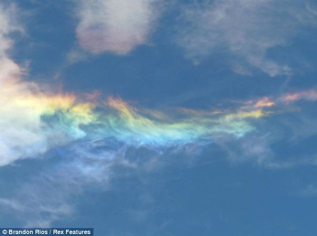 "Arco iris de fuego" ' visto en el cielo de Arizona Article-0-16AC3EB7000005DC-736_634x473