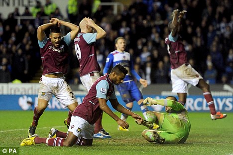 West Ham United FC v Norwich Article-2254886-16AF6A3D000005DC-145_468x311