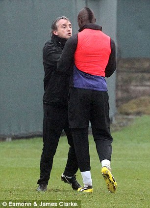 Balotelli and Mancini fight during training. Article-0-16BCC66C000005DC-328_306x423