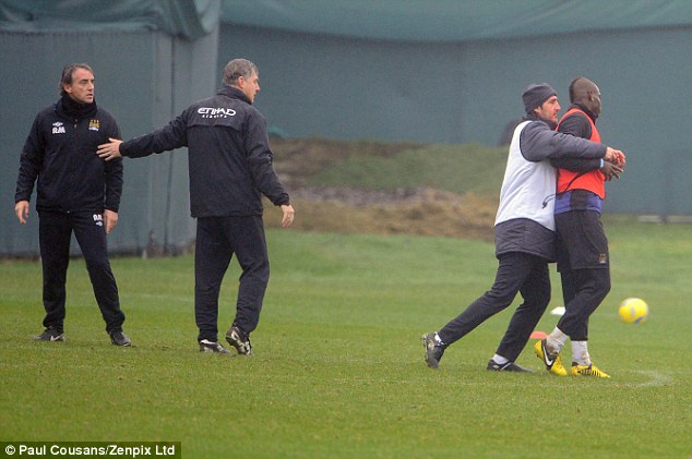 Balotelli and Mancini in stunning training ground bust-up Article-2256586-16BCC513000005DC-662_634x421