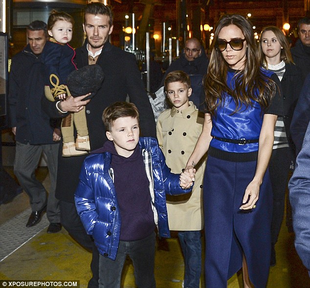 FOTOS DE LA BEBE DE VICTORIA BECKHAM - Página 8 Article-2280807-17AA6C1A000005DC-601_634x589