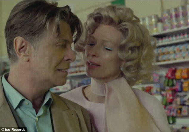 VIDEO - David Bowie is showered with kisses from an androgynous Tilda Swinton in  edgy new video The Stars (Are Out Tonight) Article-2284597-184BF38D000005DC-647_634x444