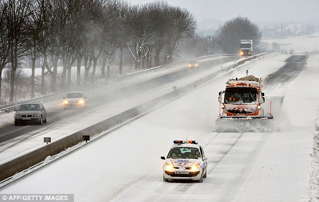 Nieve primaveral provoca el caos en toda Europa Article-0-1896BE5B000005DC-138_634x401
