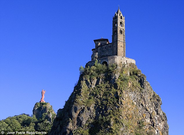 Meet the world's most unusual churches.... Article-2302057-1907C136000005DC-720_634x464