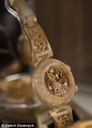 Carpenter carves functioning watches entirely out of wood, even the movement! Article-2329082-19EE8D5D000005DC-6_306x423