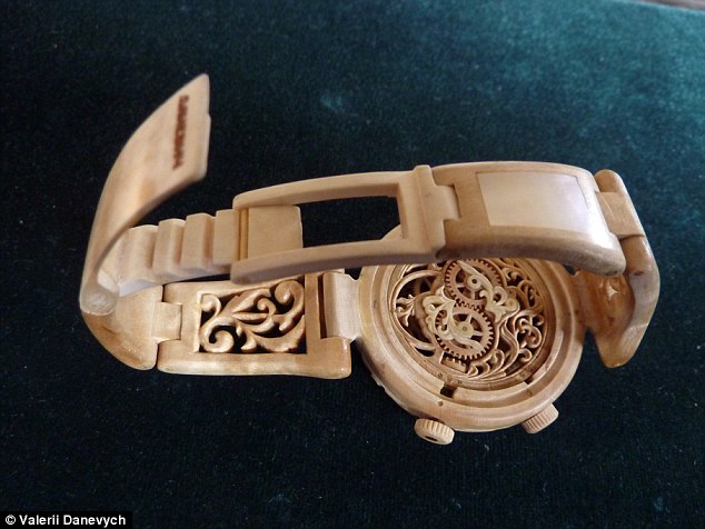 Carpenter carves functioning watches entirely out of wood, even the movement! Article-2329082-19EE8EDD000005DC-266_634x476