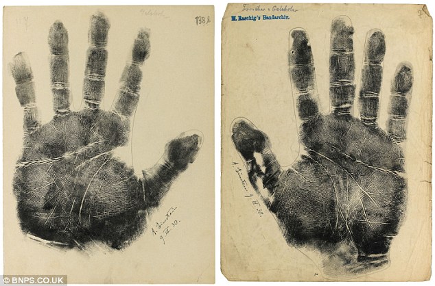 The hands of Albert Einstein - person of the 20th century Article-2329653-19F45D48000005DC-539_634x418