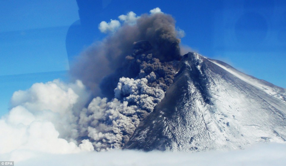 SEGUIMIENTO MUNDIAL DE VOLCANES. - Página 3 Article-2329733-19DAE2CA000005DC-212_964x559