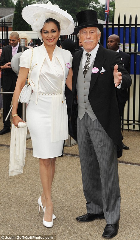 Royal Ascot 2013. - Página 3 Article-2345012-1A6B2C7D000005DC-66_470x805