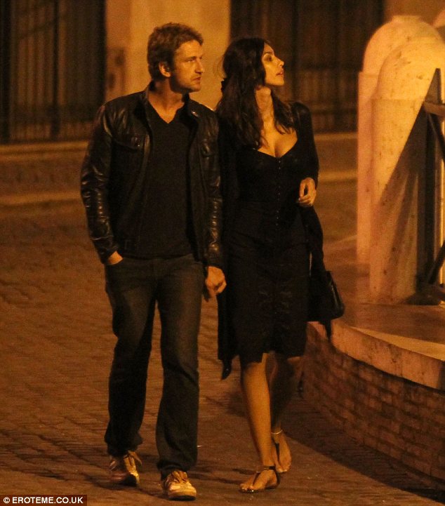 Gerard Butler & Madalina Ghenea: Rome Date Night Out! Article-2348117-1A7F0B09000005DC-66_634x721