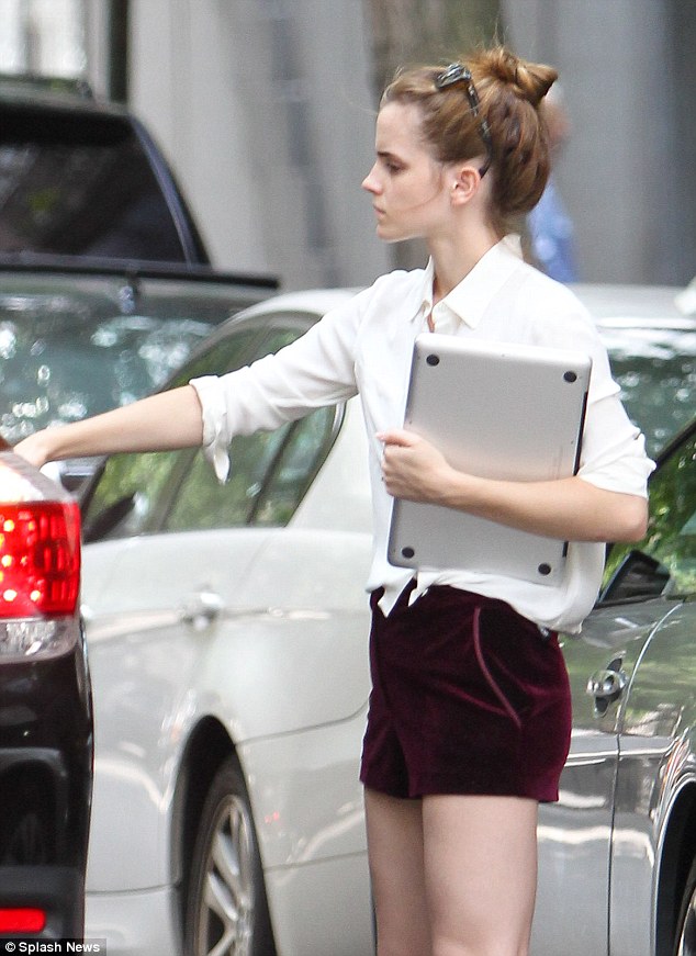 Emma Watson/ემა უოტსონი - Page 3 Article-0-1ACD3674000005DC-794_634x871