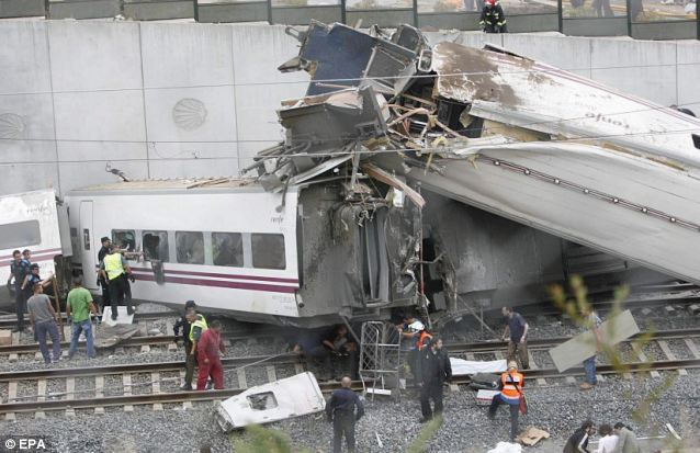 بالصور //  اسبانيا قتل 77 من ركاب القطار على الأقل، وأصيب العشرات بجروح  Article-0-1AFA6876000005DC-583_638x413