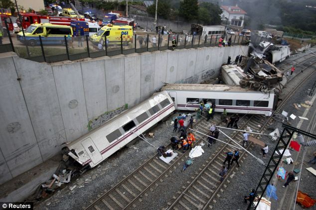 بالصور //  اسبانيا قتل 77 من ركاب القطار على الأقل، وأصيب العشرات بجروح  Article-2377113-1AFAACEC000005DC-507_634x422