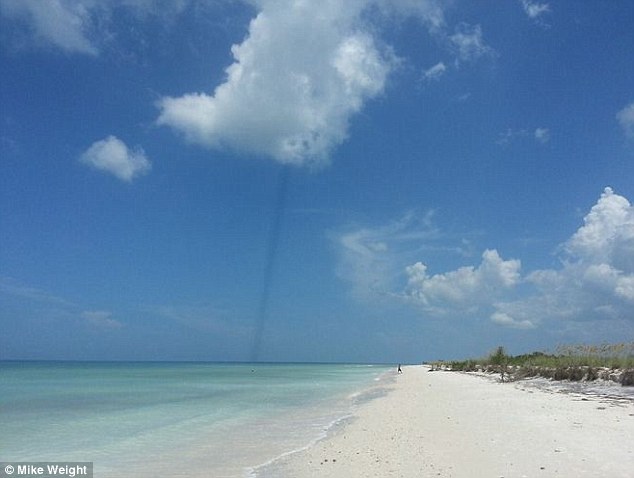 Mysterious Dark Line Shoots From Cloud at Honeymoon Beach Florida Article-0-1B22DF55000005DC-264_634x478