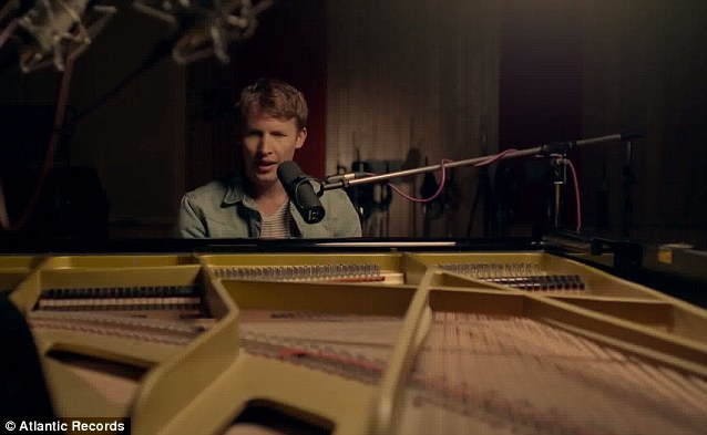 VIDEO - EXCLUSIVE: James Blunt pays tribute to Whitney Houston in the new acoustic video for Miss America Article-2391651-1B470269000005DC-609_638x393