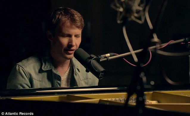 VIDEO - EXCLUSIVE: James Blunt pays tribute to Whitney Houston in the new acoustic video for Miss America Article-2391651-1B470293000005DC-787_638x392