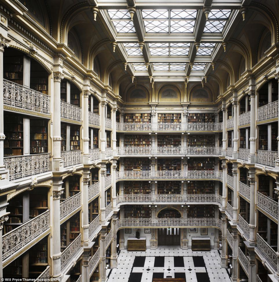 World's Stunning Libraries Article-2465776-18D1211100000578-112_964x974