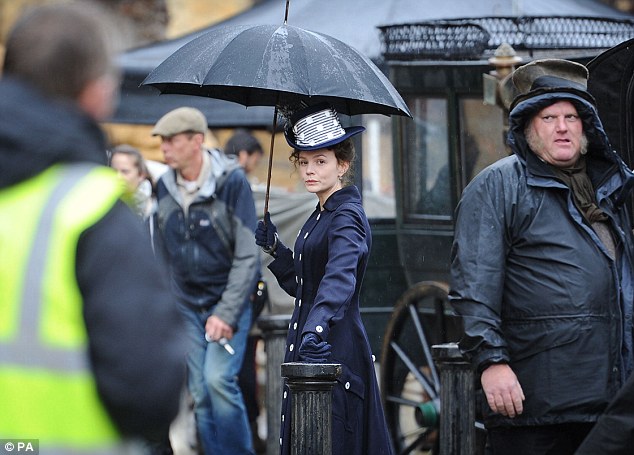 loin - Loin de la foule déchaînée de Thomas Vinterberg avec Carey Mulligan (2014) Article-2469171-18DDEF6B00000578-933_634x455