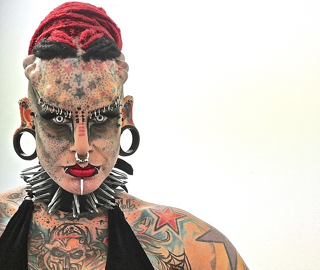 Idiot: Lawyer undergoes extreme body modification to become Vampire Lady   Article-2481092-1919EA0300000578-115_634x536