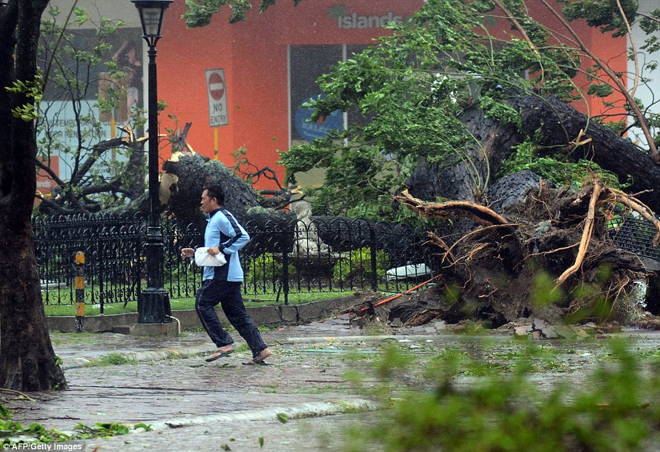 Biggest storm in history Article-2491902-1948823700000578-694_964x661