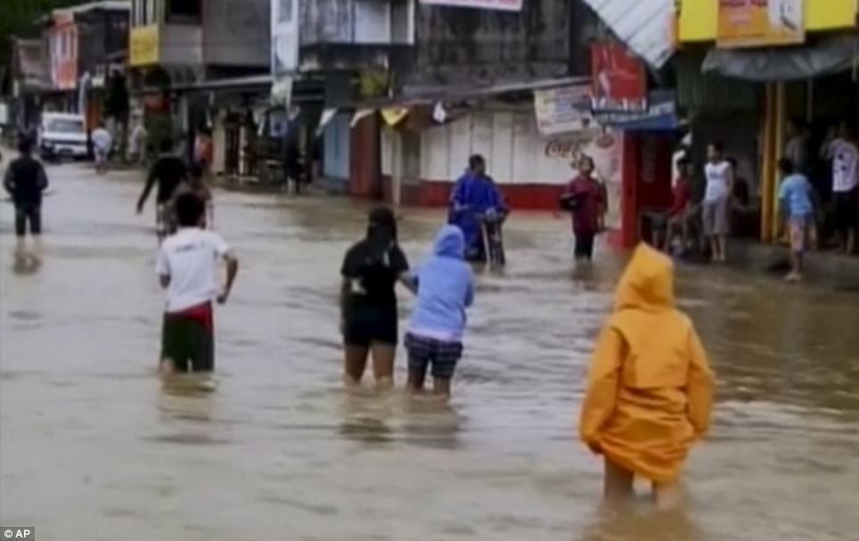 Las impresionantes imágenes del Tifon Haiyan a su paso por Filipinas Article-2494635-194D190000000578-58_964x607