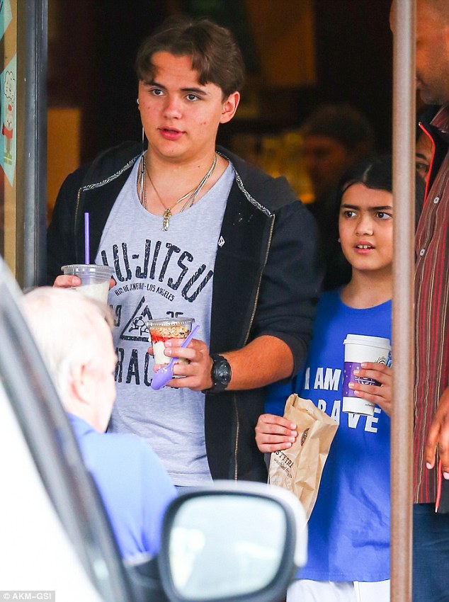 [NUOVE FOTO] Prince, Paris e Blanket Jackson  - Pagina 31 Article-2512780-199CA44100000578-141_634x850